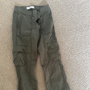 Hollister cargo pant 6 short